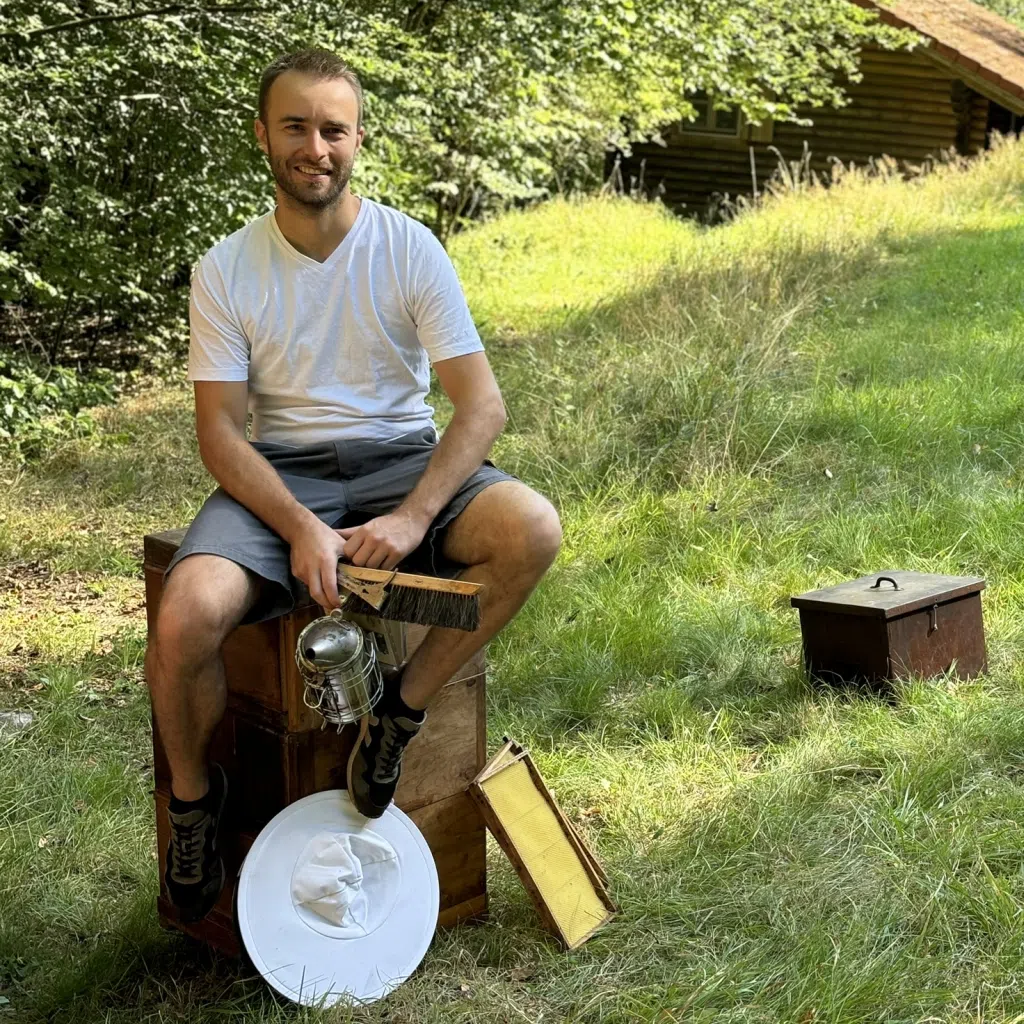 Kai Krannich in der Rhön auf Bienenbeute