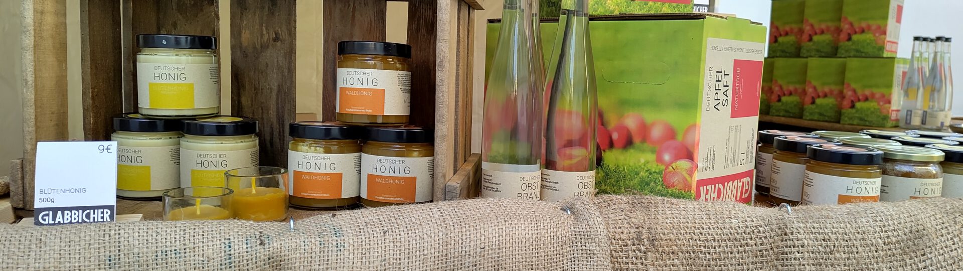 GLABBICHER Honig, Obstbrand und Apfelsaft am Marktstand auf dem Vaihinger Krämermarkt